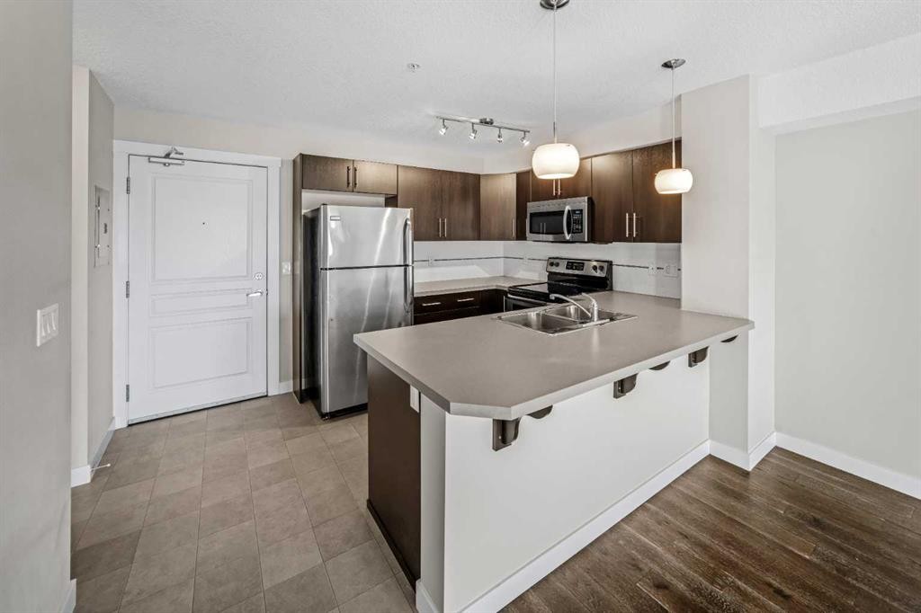 304-2300 Evanston Square Nw, Calgary, AB - Indoor Photo Showing Kitchen With Double Sink