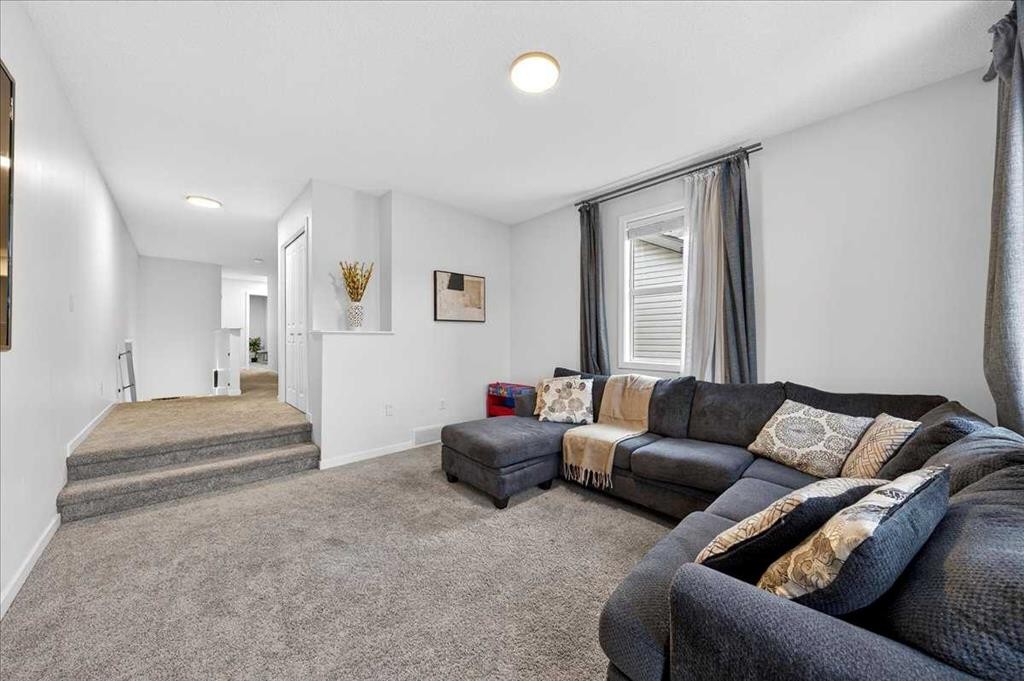 43 Chaparral Valley Common Se, Calgary, AB - Indoor Photo Showing Living Room