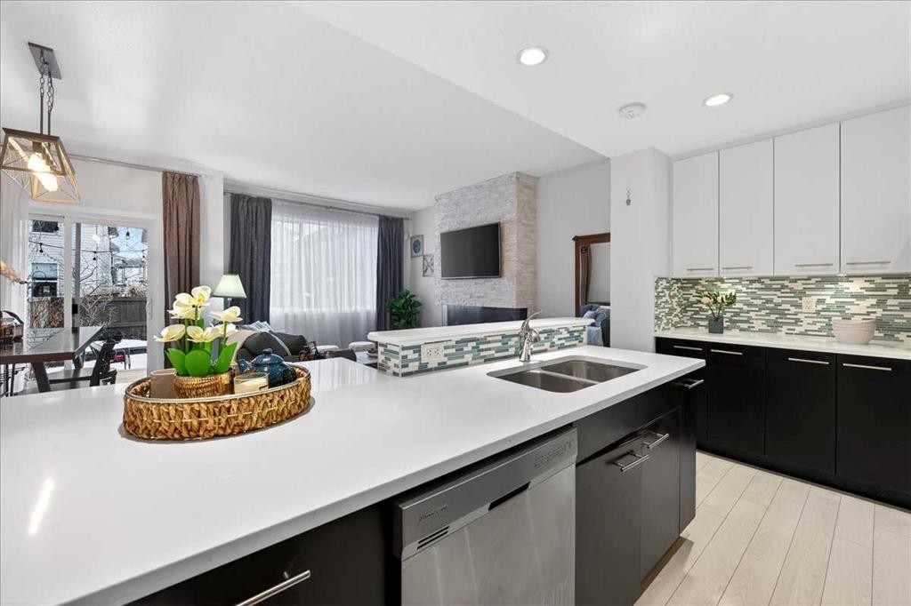 43 Chaparral Valley Common Se, Calgary, AB - Indoor Photo Showing Kitchen With Double Sink