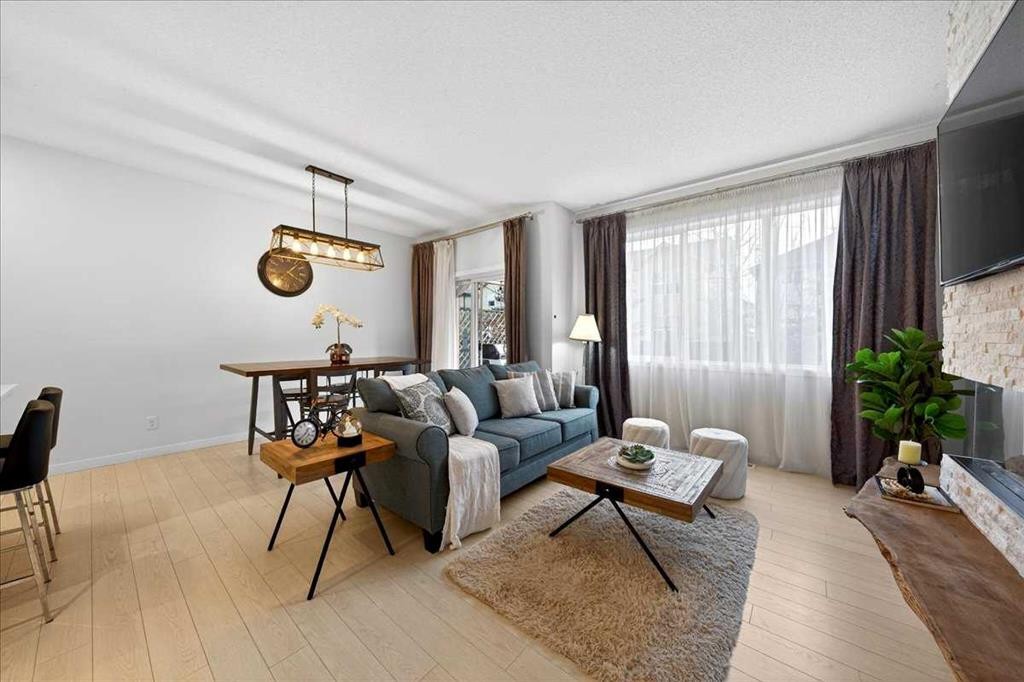 43 Chaparral Valley Common Se, Calgary, AB - Indoor Photo Showing Living Room