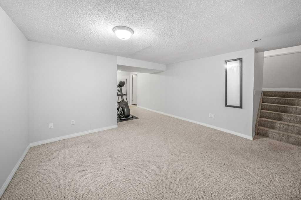 2140 146 Avenue Se, Calgary, AB - Indoor Photo Showing Other Room