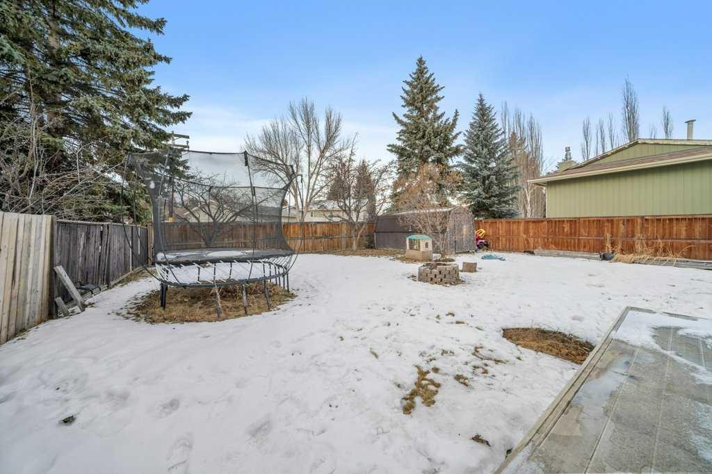 2140 146 Avenue Se, Calgary, AB - Outdoor With Backyard