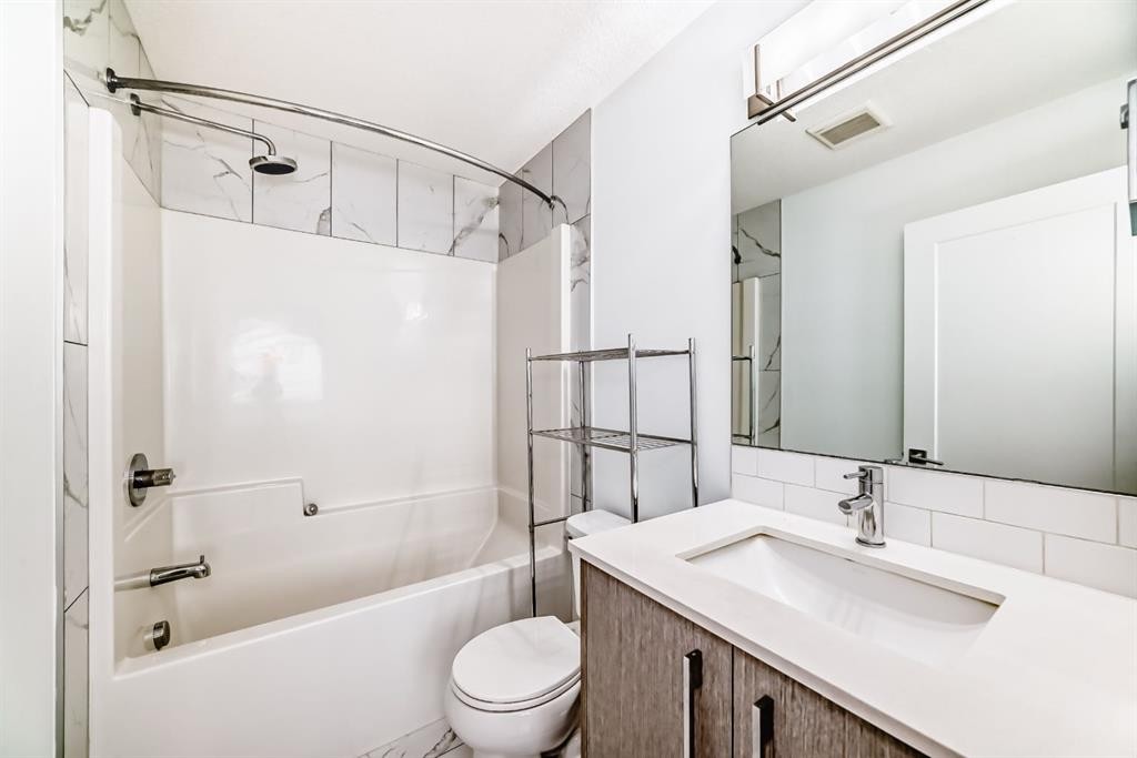 1308-76 Cornerstone Passage Ne, Calgary, AB - Indoor Photo Showing Bathroom