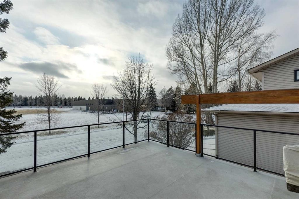 8 Vardana Place Nw, Calgary, AB - Outdoor