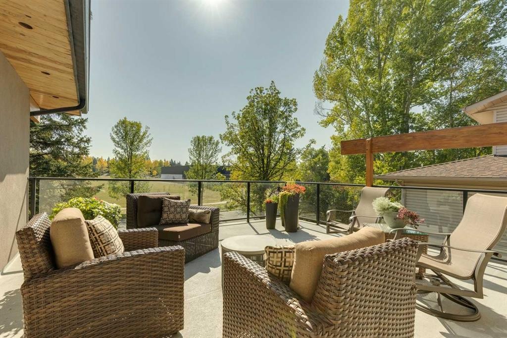8 Vardana Place Nw, Calgary, AB - Outdoor With Deck Patio Veranda With Exterior