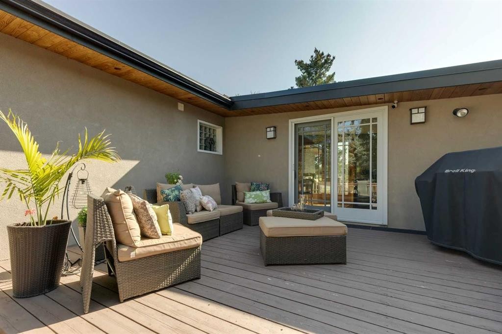 8 Vardana Place Nw, Calgary, AB - Outdoor With Deck Patio Veranda With Exterior