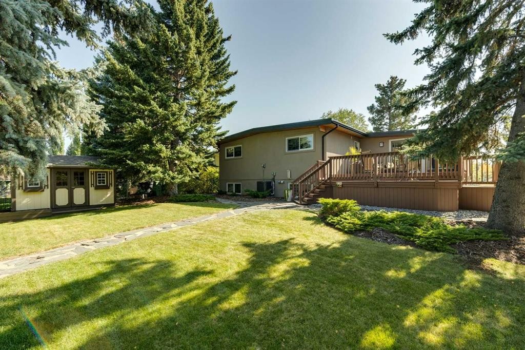 8 Vardana Place Nw, Calgary, AB - Outdoor With Deck Patio Veranda