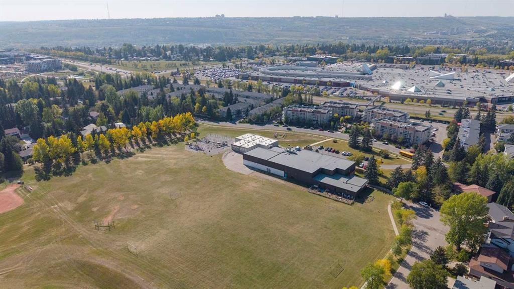 8 Vardana Place Nw, Calgary, AB - Outdoor With View