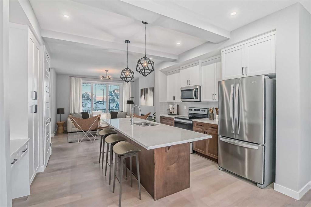 39 Agate Road, Cochrane, AB - Indoor Photo Showing Kitchen With Upgraded Kitchen