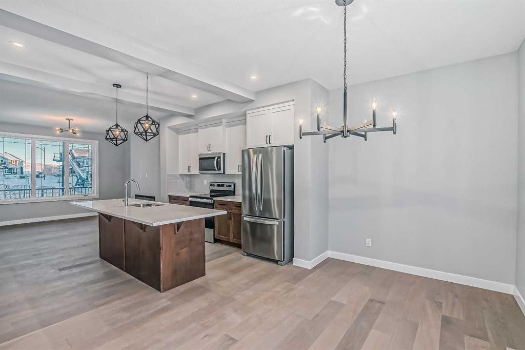 39 Agate Road, Cochrane, AB - Indoor Photo Showing Kitchen With Upgraded Kitchen