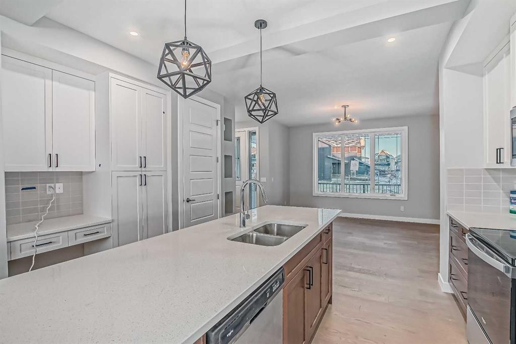 39 Agate Road, Cochrane, AB - Indoor Photo Showing Kitchen With Double Sink With Upgraded Kitchen