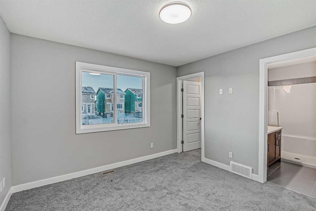 39 Agate Road, Cochrane, AB - Indoor Photo Showing Other Room