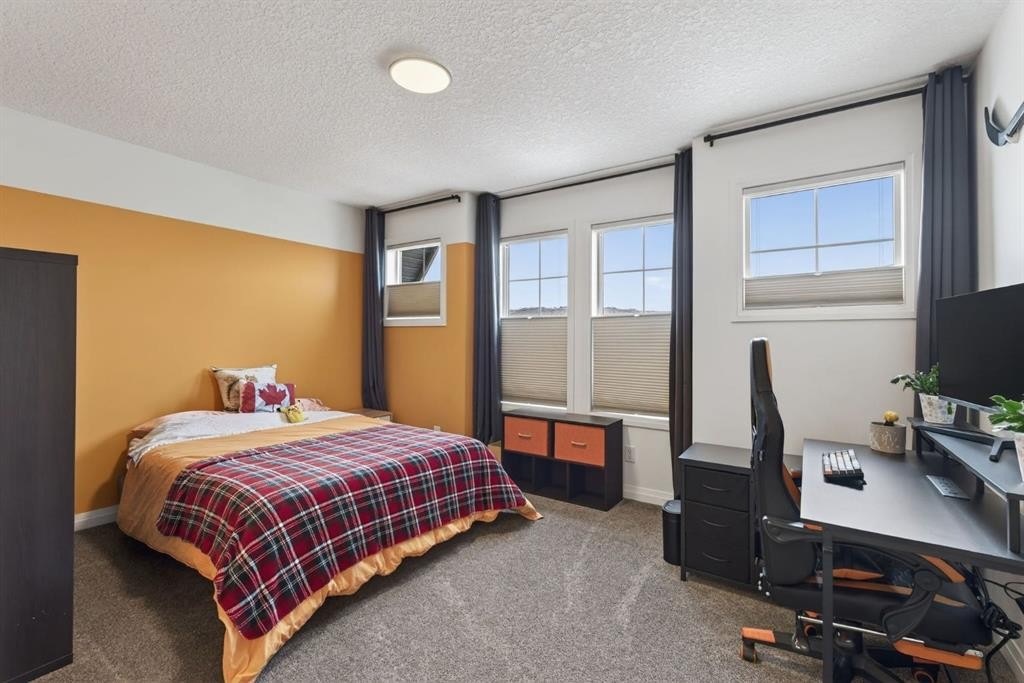 105 Riviera Crescent, Cochrane, AB - Indoor Photo Showing Bedroom