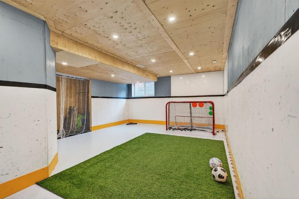 105 Riviera Crescent, Cochrane, AB - Indoor Photo Showing Other Room