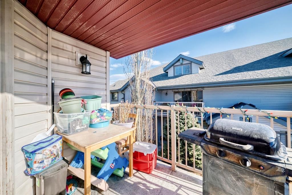 205-27 Everridge Square Sw, Calgary, AB - Outdoor With Exterior