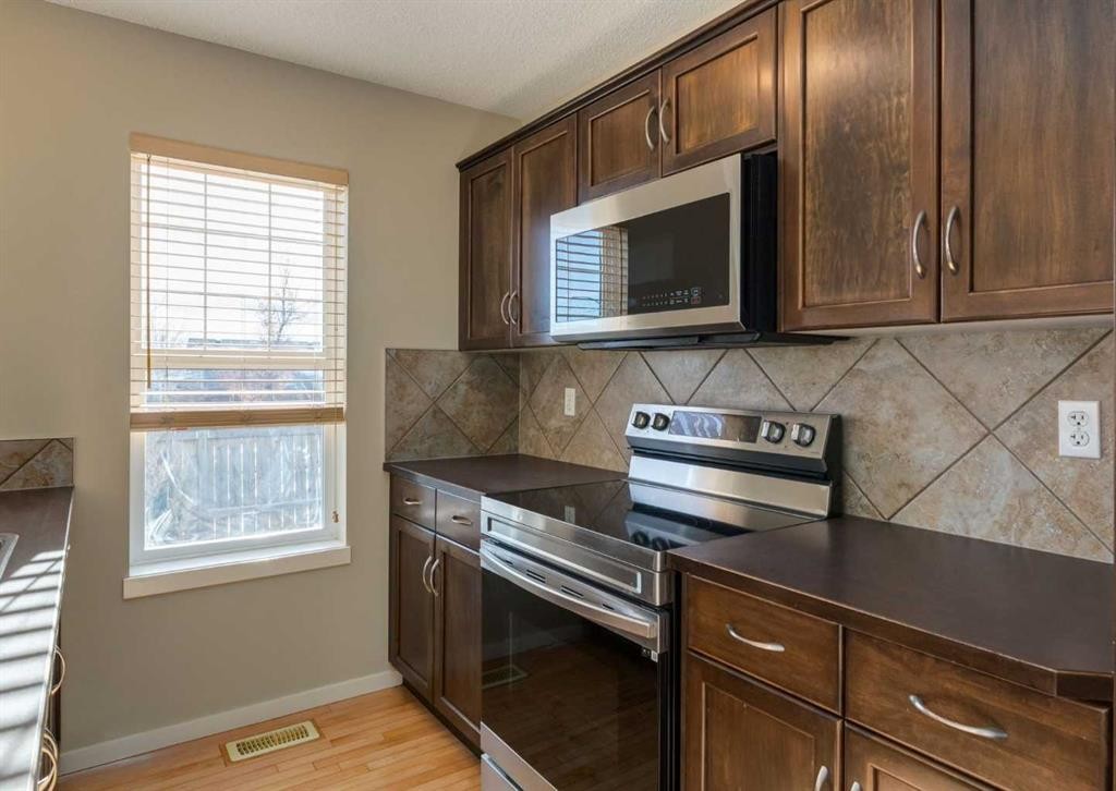 236 Silverado Drive Sw, Calgary, AB - Indoor Photo Showing Kitchen