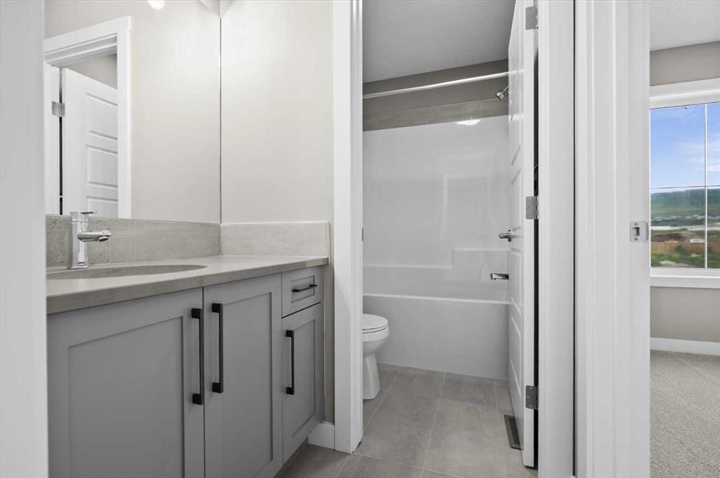 8 Topaz Place, Cochrane, AB - Indoor Photo Showing Bathroom