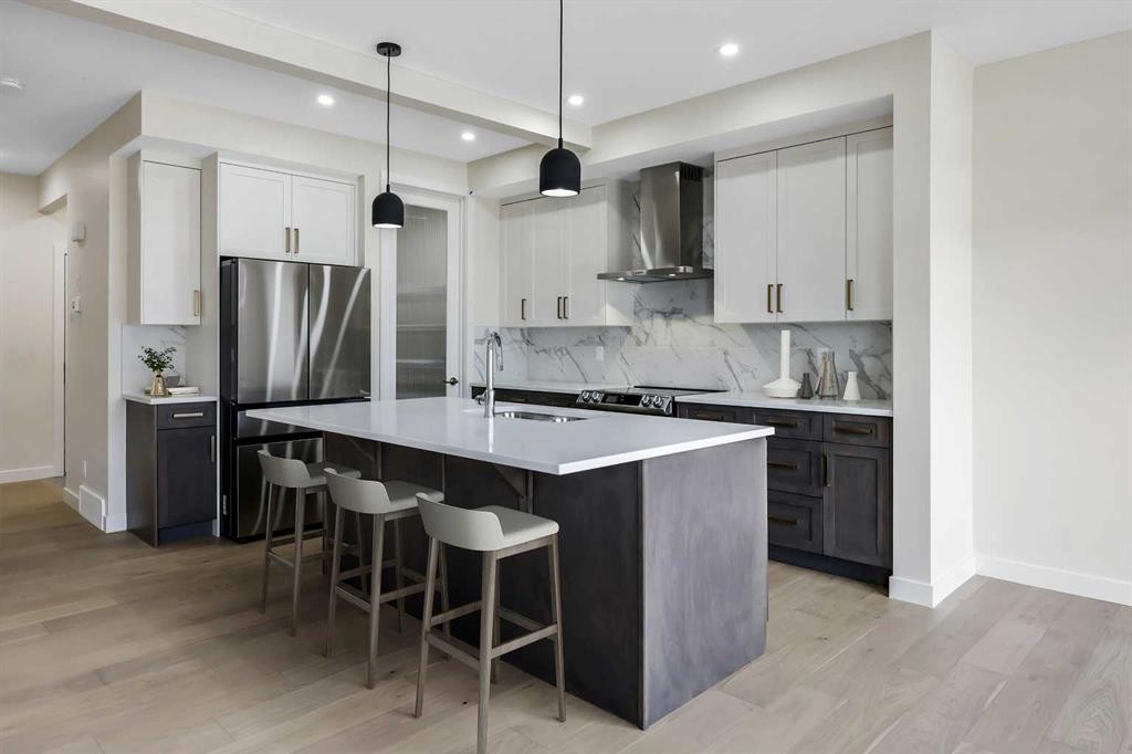 8 Topaz Place, Cochrane, AB - Indoor Photo Showing Kitchen With Upgraded Kitchen
