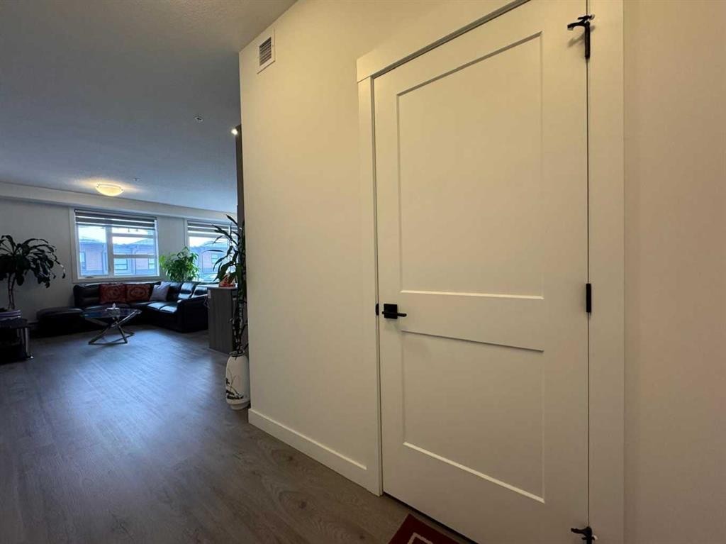 1207-55 Lucas Way Nw, Calgary, AB - Indoor Photo Showing Other Room
