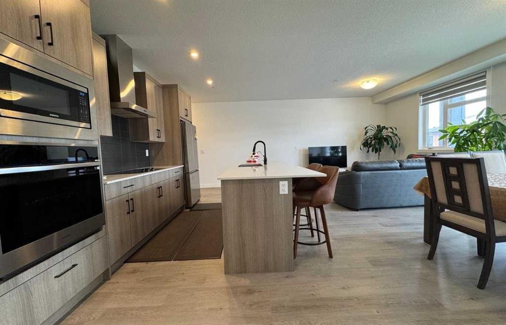 1207-55 Lucas Way Nw, Calgary, AB - Indoor Photo Showing Kitchen