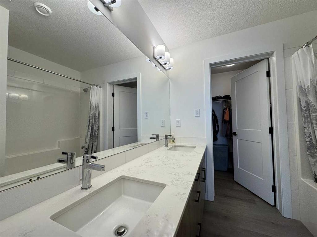 1207-55 Lucas Way Nw, Calgary, AB - Indoor Photo Showing Bathroom