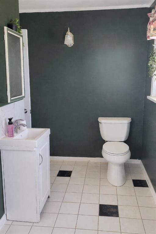 2311 22 Street, Nanton, AB - Indoor Photo Showing Bathroom