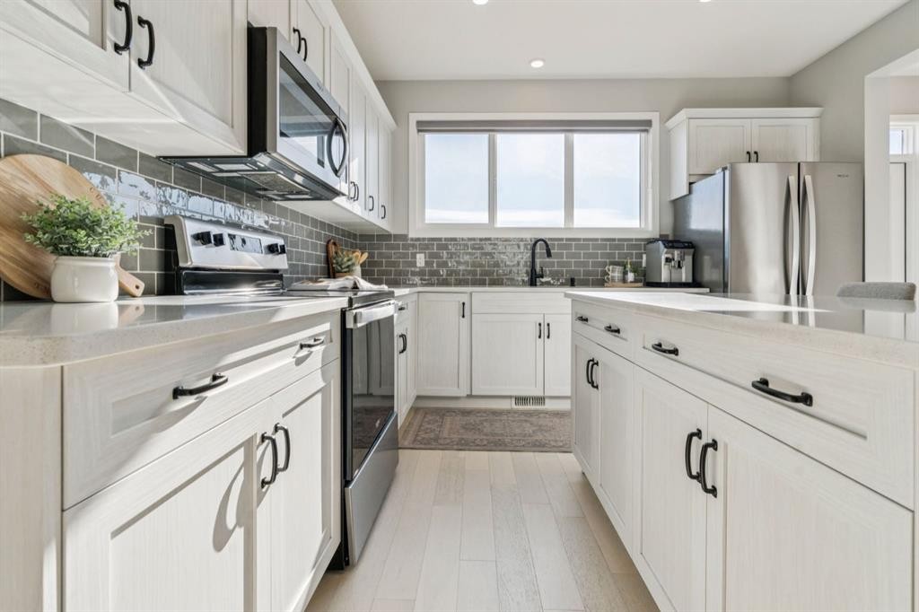 22 Precedence Glen, Cochrane, AB