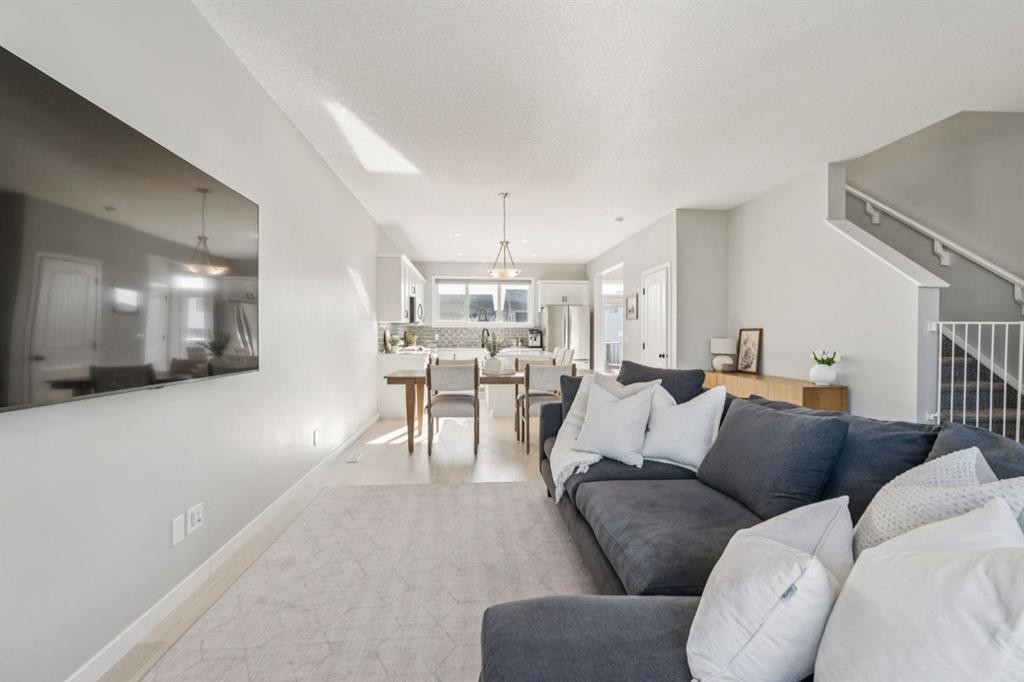 22 Precedence Glen, Cochrane, AB