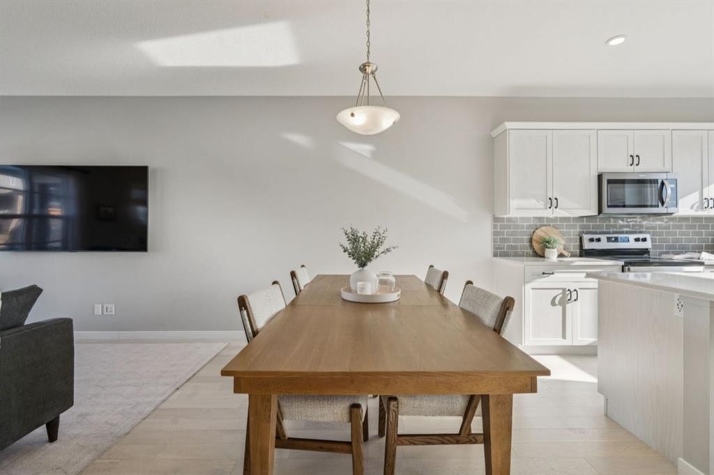 22 Precedence Glen, Cochrane, AB