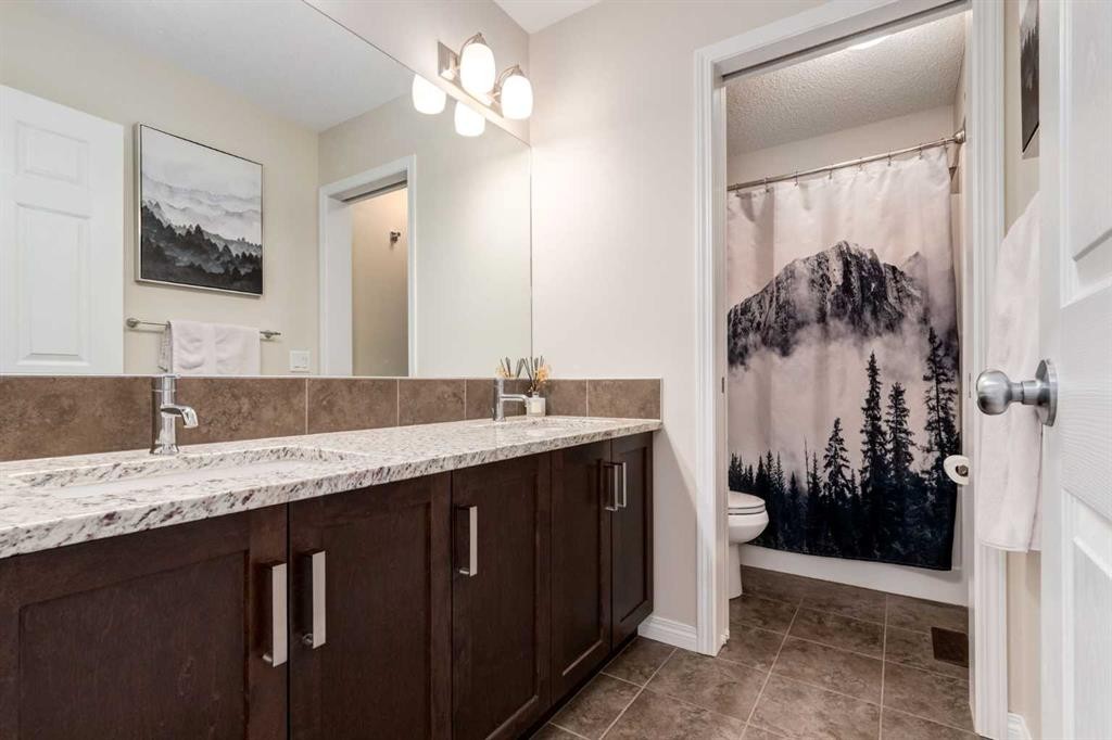 26 Mount Rae Terrace, Okotoks, AB - Indoor Photo Showing Bathroom