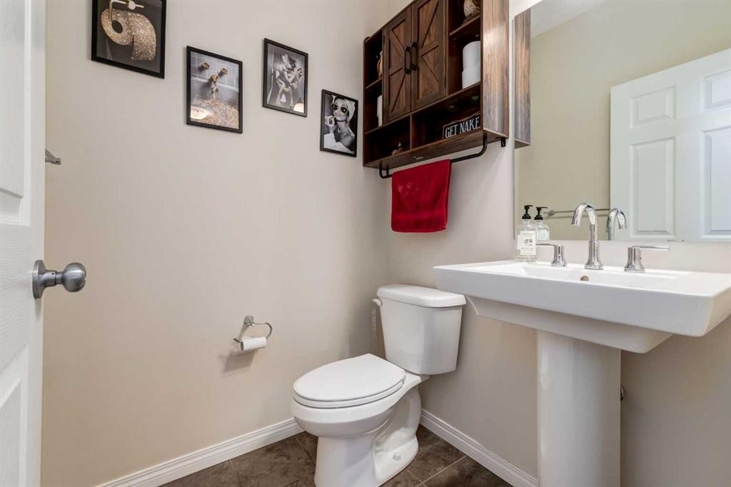 26 Mount Rae Terrace, Okotoks, AB - Indoor Photo Showing Bathroom