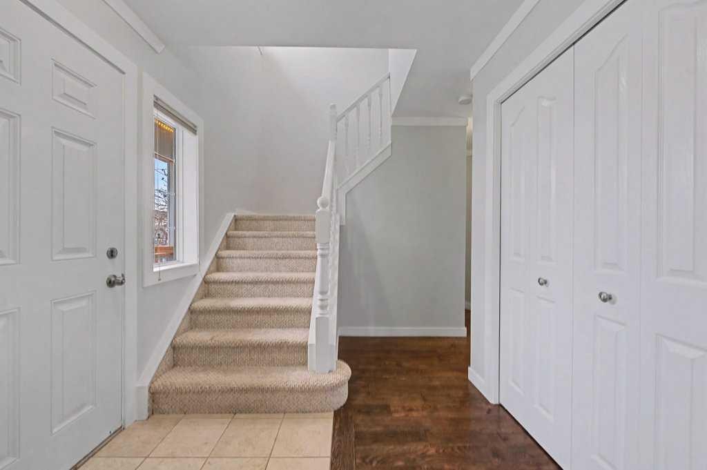 88 Somerside Common Sw, Calgary, AB - Indoor Photo Showing Other Room