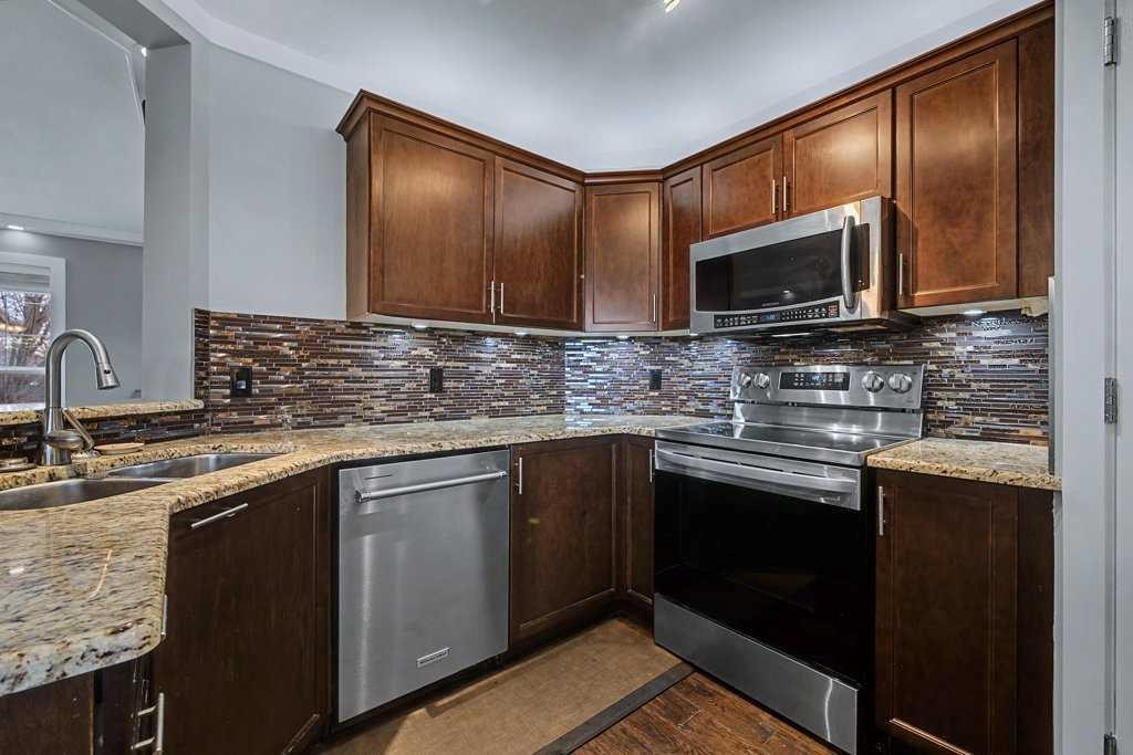 88 Somerside Common Sw, Calgary, AB - Indoor Photo Showing Kitchen With Double Sink