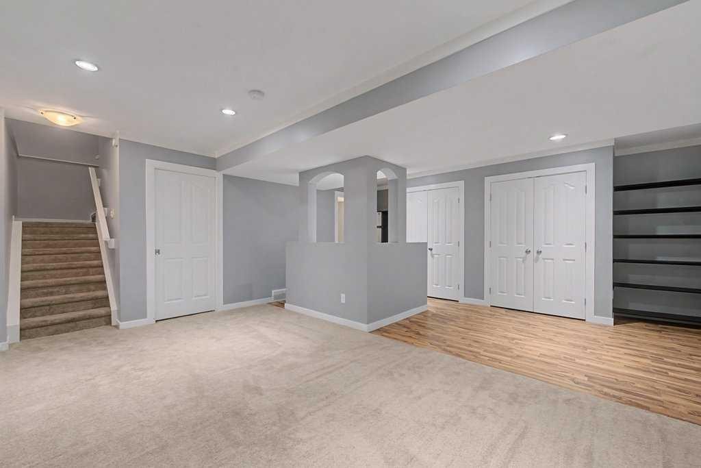 88 Somerside Common Sw, Calgary, AB - Indoor Photo Showing Other Room