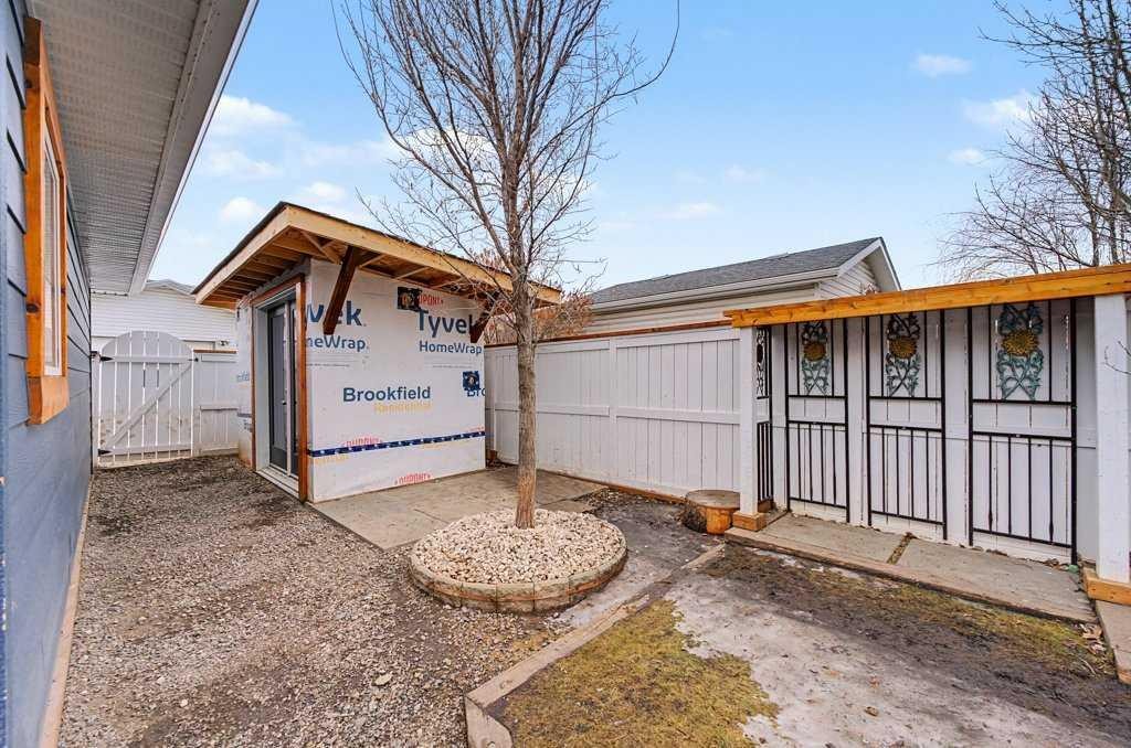 88 Somerside Common Sw, Calgary, AB - Outdoor