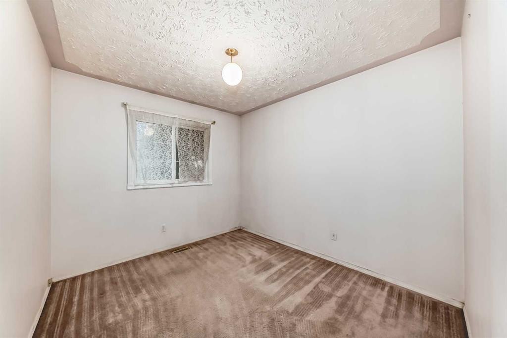 352 Malvern Close Ne, Calgary, AB - Indoor Photo Showing Other Room