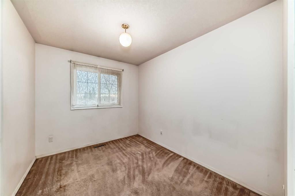 352 Malvern Close Ne, Calgary, AB - Indoor Photo Showing Other Room