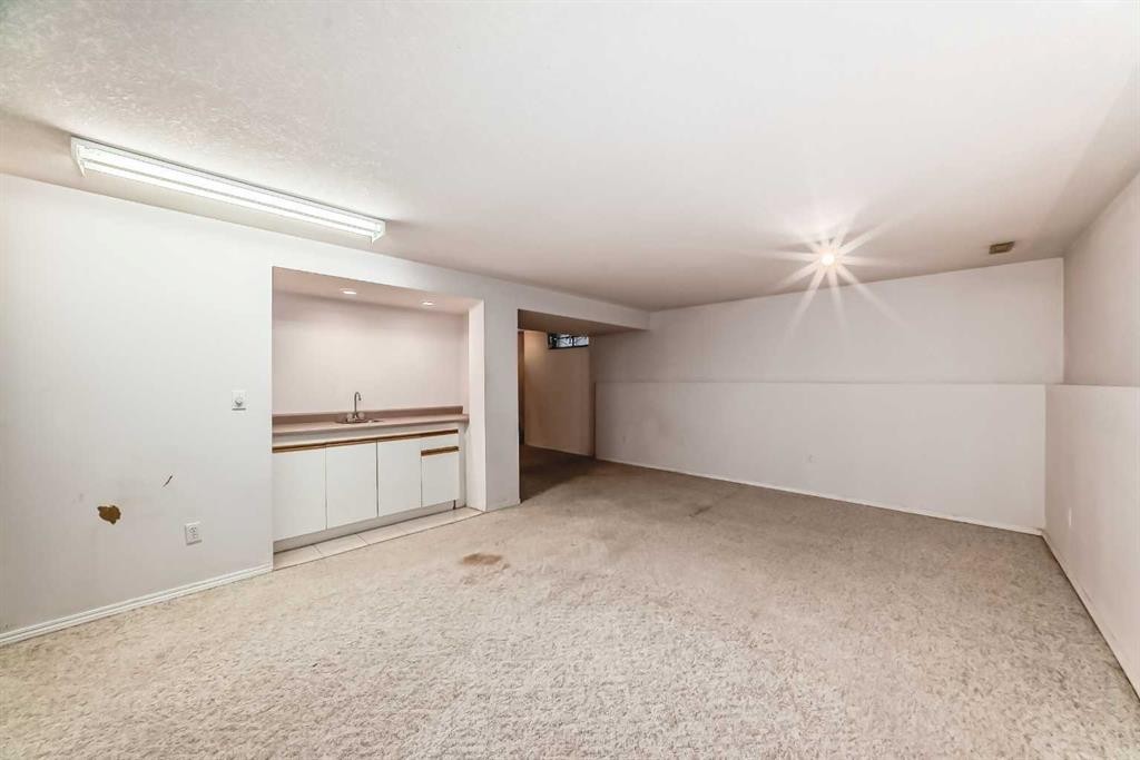 352 Malvern Close Ne, Calgary, AB - Indoor Photo Showing Other Room