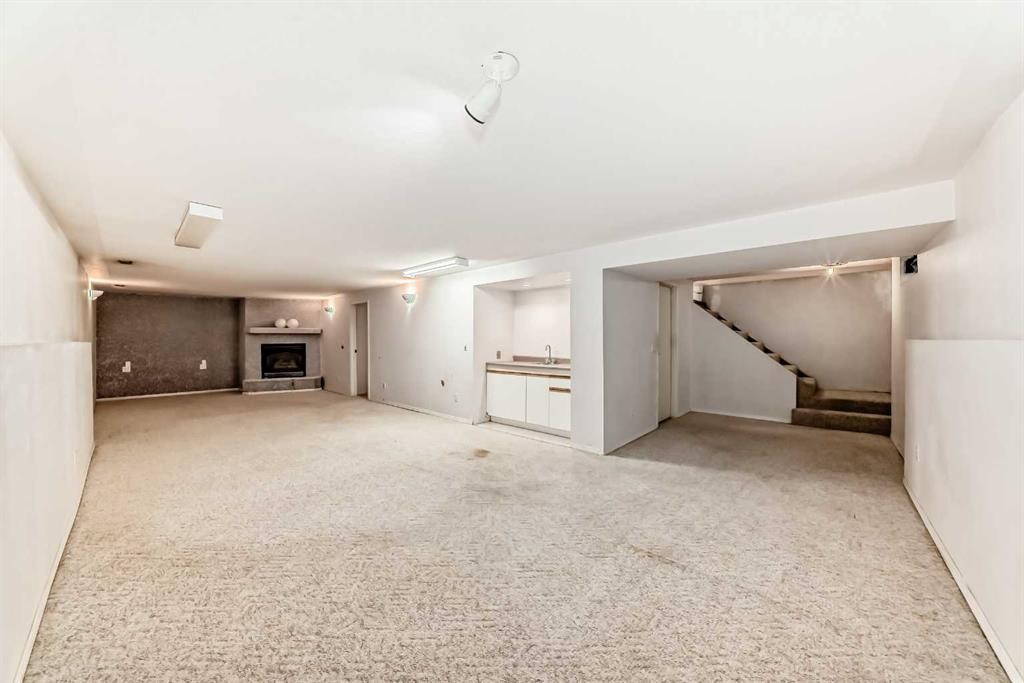 352 Malvern Close Ne, Calgary, AB - Indoor Photo Showing Other Room