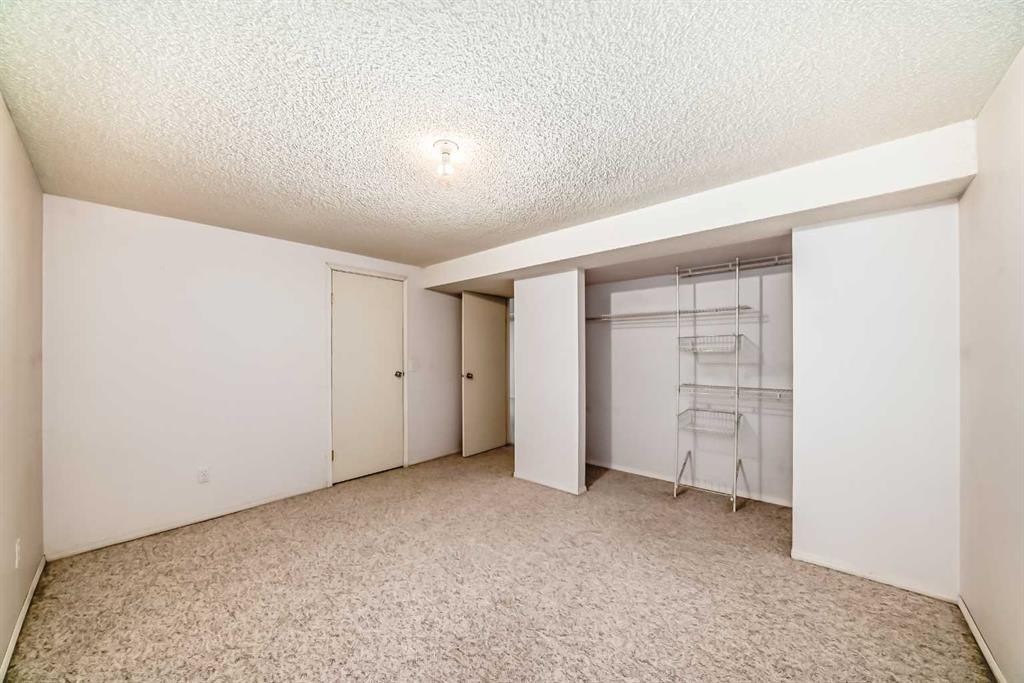 352 Malvern Close Ne, Calgary, AB - Indoor Photo Showing Other Room