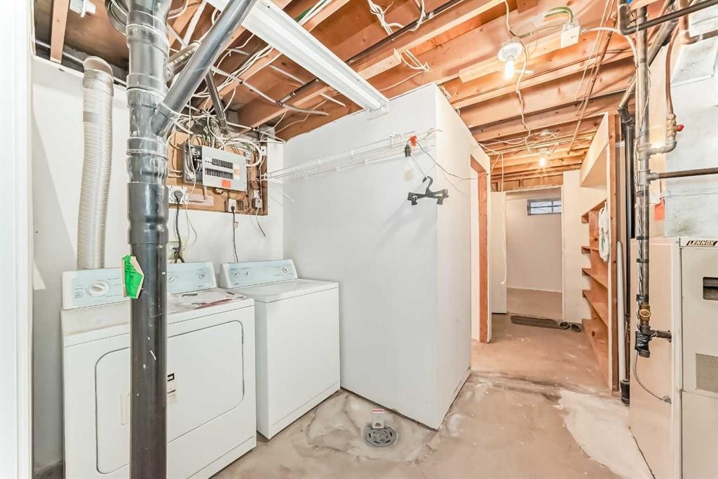 352 Malvern Close Ne, Calgary, AB - Indoor Photo Showing Laundry Room
