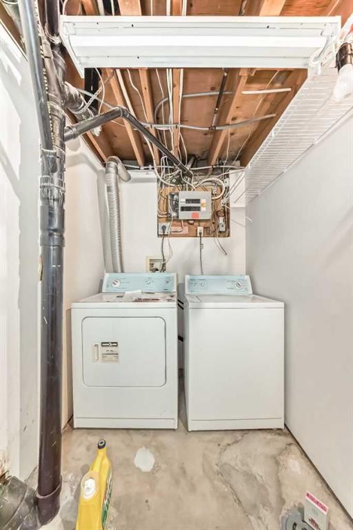352 Malvern Close Ne, Calgary, AB - Indoor Photo Showing Laundry Room