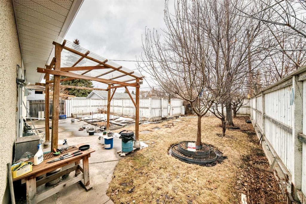 352 Malvern Close Ne, Calgary, AB - Outdoor