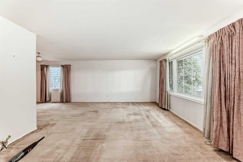 352 Malvern Close Ne, Calgary, AB - Indoor Photo Showing Other Room