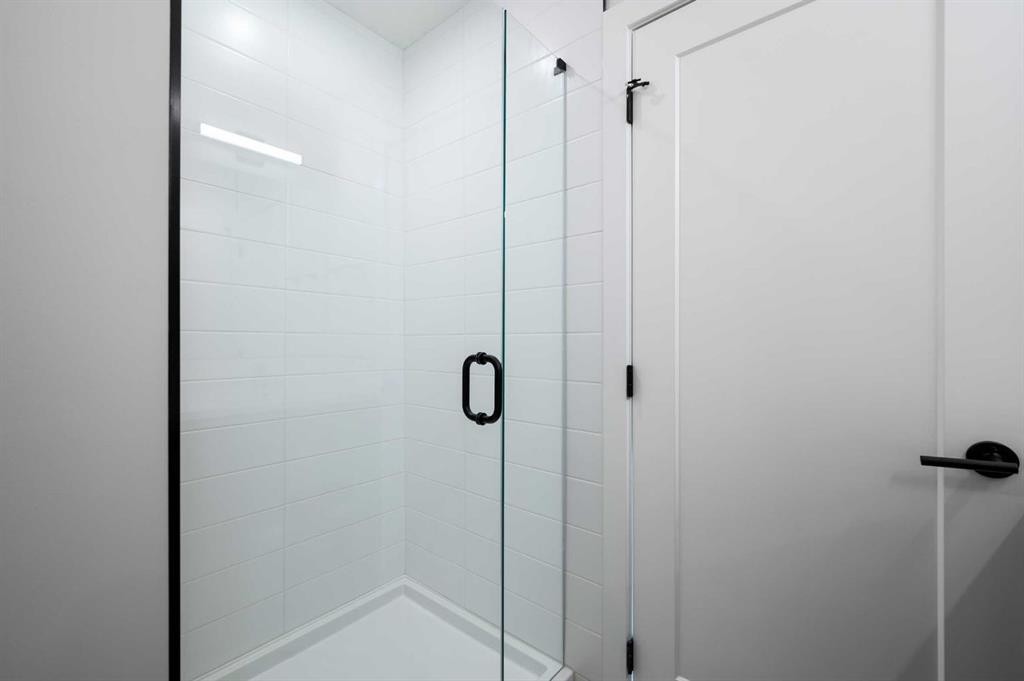 26 Walgrove Bay Se, Calgary, AB - Indoor Photo Showing Bathroom