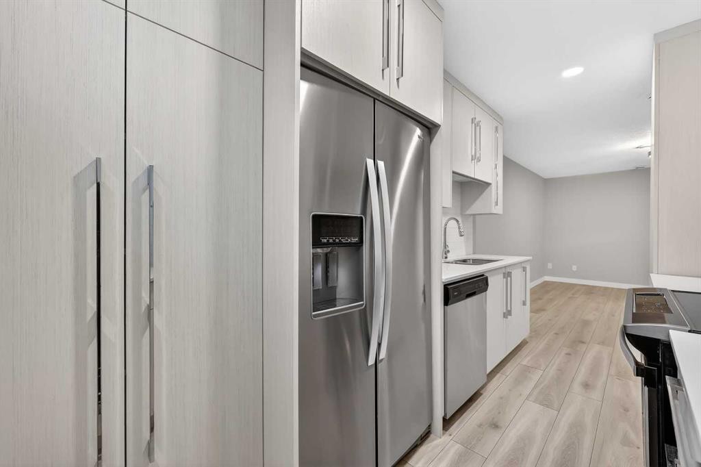 128 Corner Meadows Gate Ne, Calgary, AB - Indoor Photo Showing Kitchen