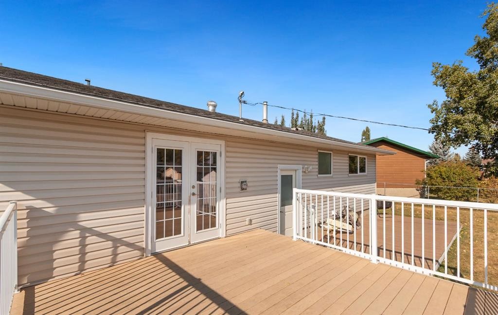 21 Pearson Place, Carstairs, AB - Outdoor With Deck Patio Veranda With Exterior