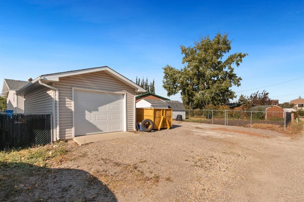 21 Pearson Place, Carstairs, AB - Outdoor