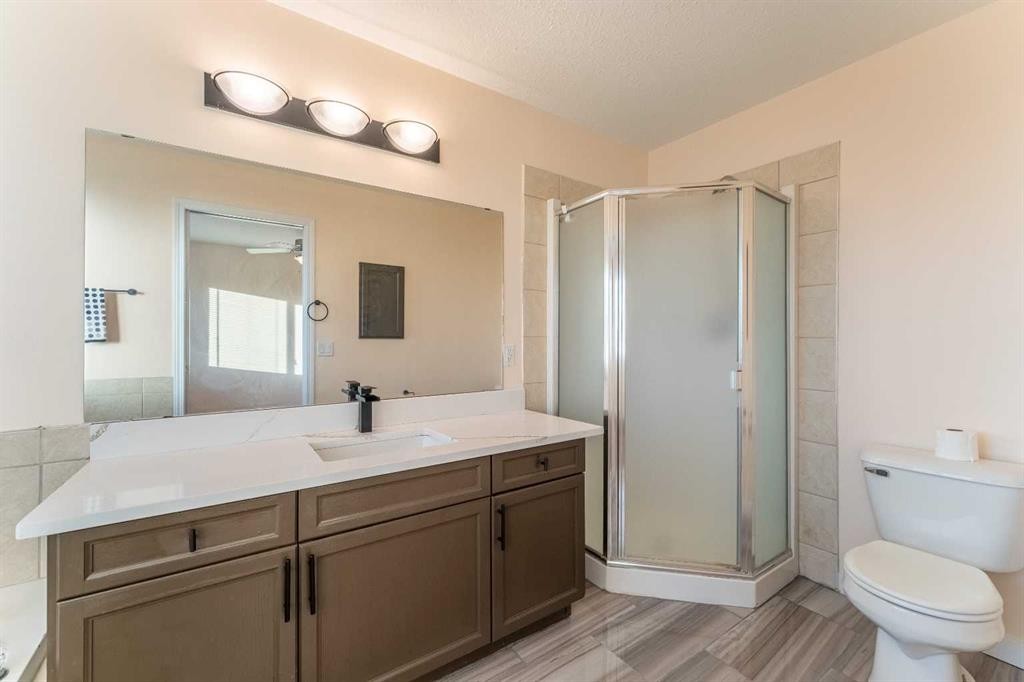 224 Highland Circle, Strathmore, AB - Indoor Photo Showing Bathroom