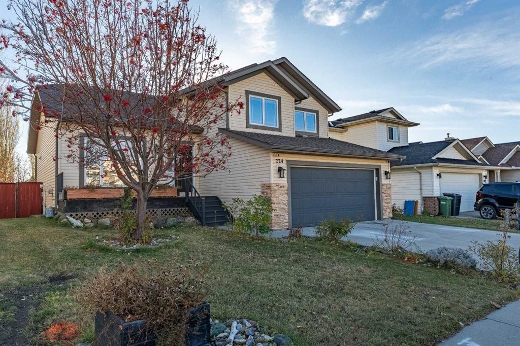 224 Highland Circle, Strathmore, AB - Outdoor With Facade
